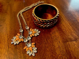 Gold and Copper collored metal bracelet with necklace- Nice Set Preowned - Picture 1 of 7