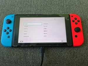 Nintendo Switch mit neonblau/rot Joy-Con Konsole neu formatiert - Bild 1 von 11