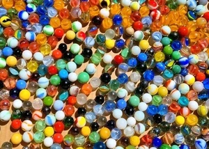 ÜBER 500 Vintage Glasmurmeln RIESIGE VIELFALT GRÖSSEN & FARBEN SAMMLER NACHLASS - Bild 1 von 18