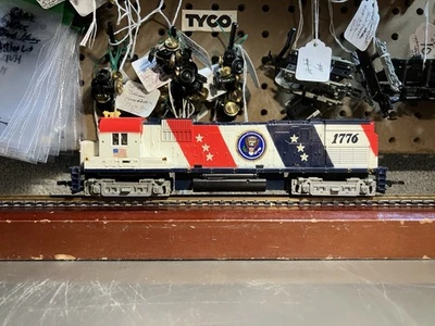 TYCO HO 4301 Alco 430 Bicentennial 76 Diesel Engine Dummy - Image 1 of 4