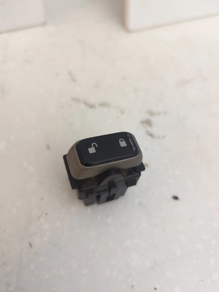 Botón interruptor cerradura puerta Motorcraft SW-7197 se adapta 04-08 Lincoln Town Car Driver  Foto 1 de 4