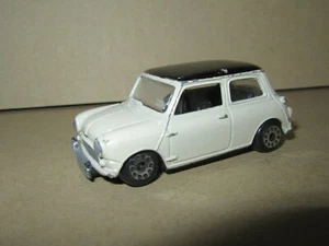 825Q Motor Max No 6017 China Mini Cooper 1968 Beige Roof Black Length 6.4 CM - Picture 1 of 7