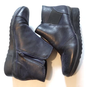 Women’s 9 M Clarks Cloudsteppers Caddell Rush Ankle Boots Bootie Blue Comfort - Picture 1 of 10
