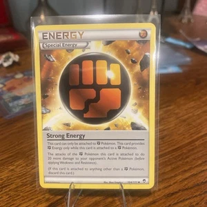 Pokémon TCG: Strong Energy - 104/111 Furious Fists - Picture 1 of 2