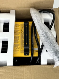 Delta-Q Technologies 913-4800-09 002 Version 3 QUIQ 1000 Battery Charger - Picture 1 of 5
