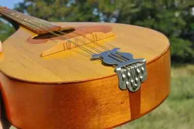 Compartir Puente de madera de mandolina mandolina domra instrumento folclórico Balaika Foto 1 de 4