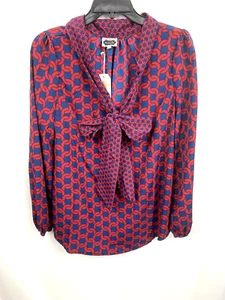 Mud Pie SZ S Red & Blue Chain Link Pattern Blouse Bow Tie Collar LS NWT - Afbeelding 1 van 8