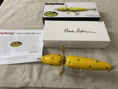 Señuelo coleccionable Musky Hunter Magazine 2010 LeLure Topwater Musky 180 de 500 Foto 1 de 4