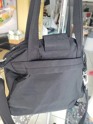 Mochila/tote convertible antirrobo Essentials Foto 1 de 4