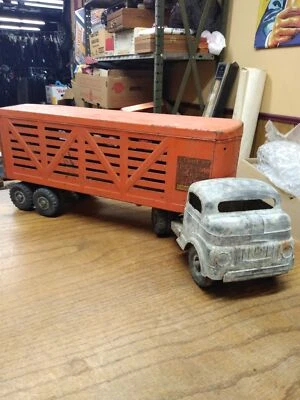 Vtg 1950's Structo Cattle Farms Inc Semi Truck Livestock Trailer Pressed Steel - Image 1 of 4
