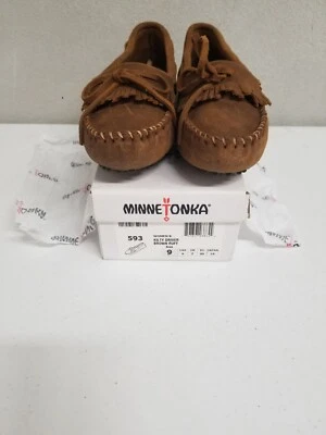 Zapato mocasín Minnetonka para mujer Kilty Driver marrón con volantes gamuza flecos 593 nuevo en caja Foto 1 de 4