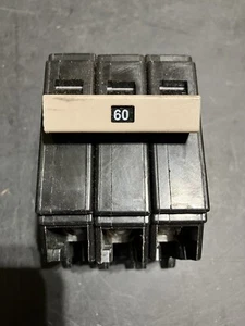 Cutler-Hammer CH360 Leitungsschutzschalter, 3-polig, 60A, 240V Typ CH (geschabbelt & staubig) - Bild 1 von 6