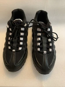 Nike Air Max 95 uomo tripla pelle nera verniciata 2011 taglia 10 609048 - 051 nuove - Foto 1 di 8