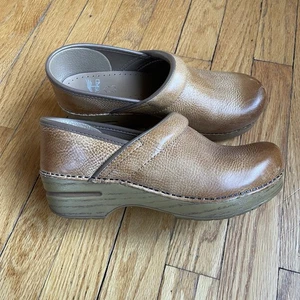 Dansko Professional Clogs Honey Distressed Slip On Sz 7.5-8 / 38 Style 306581464 - Picture 1 of 7
