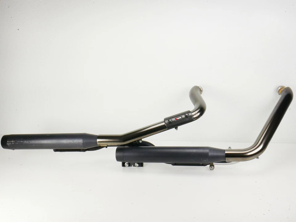 Sistema de escape de 2 tubos AKRAPOVIC 2007-2010 Harley Softail Foto 1 de 4
