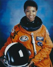 MAE JEMISON SIGNED PHOTO 8X10 COLOR LEGENDARY! 1ST AFRICAN AMERICAN WOMAN SPACE!