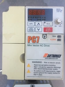 Saftronics CIMR-V7AU40P41 Unità AC PC7 40P71 Controllo vettoriale 400VAC - Foto 1 di 5