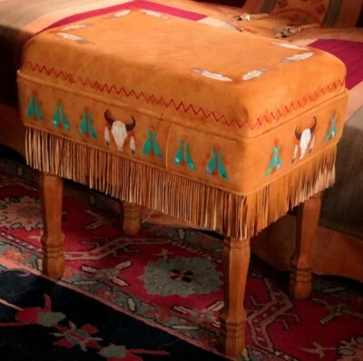 Banco de vaidade estilo nativo couro camurça pele de veado TATONKA BUFFALO SKULL FEATHERS - Imagem 1 de 3