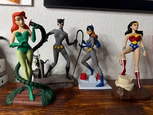 Diamond Gallery Femme Fatales Wonder Woman, Poison Ivy, Batgirl, Catwoman - Picture 1 of 5