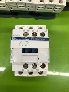 Telemecanique Schneider Electric CAD32 10-Amp 24V Coil Relay - Picture 1 of 5
