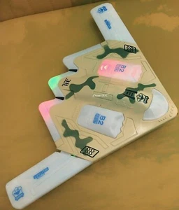 BEWAFFNETES FLUGZEUG B/O & OMNIDIREKTIONALES BLINKLICHT UND SOUND SPIELZEUG - Bild 1 von 4