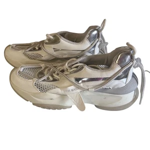 Steve Madden weiße und silberne Sneaker Gr. 9,5 M - Bild 1 von 6