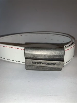 Cinturón Emporio Armani de cuero blanco. "Talla 48 Talla Europea/Hecho en Italia 40""" Foto 1 de 4