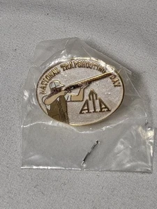 Vintage Sammler Revers Weste Hut Pin ATA National Trapshooting Day NOS NIP - Bild 1 von 4
