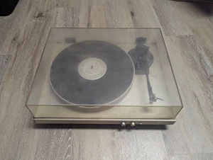 Tocadiscos Harmon/Kardon T35 enciende el motor gira tiene problemas como está - Imagen 1 de 13