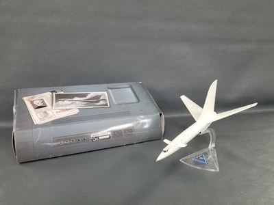 Avión a reacción Johnny Quest Moebius Models Dragonfly SST PRECONSTRUIDO con soporte Foto 1 de 4