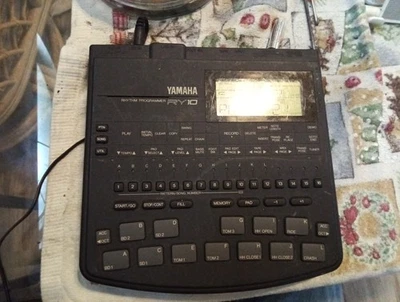 Yamaha RY10 Programador de Ritmo Digital Batería Unidad Portátil Artículo Probado Foto 1 de 4