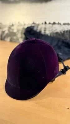DMS Reithelm Größe 56 – Samt/Velours Lila, klassisch, mit Beutel, Vintage - Bild 1 von 4