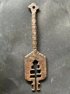 VINTAGE RUSTIC IRON HAND FORGED ISLAMIC MUGHL TIME TREASURE PADLOCK ORNATE KAY, - Picture 1 of 13