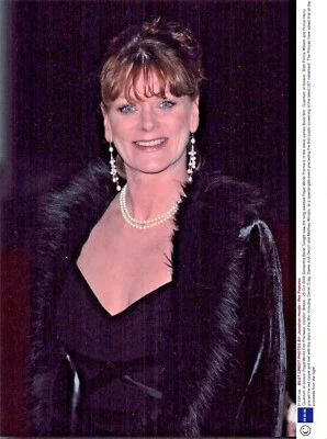 Samantha Bond Candid Photo 6x8 2008 Quantum of Solace Premiere London  *P48a - Image 1 of 2