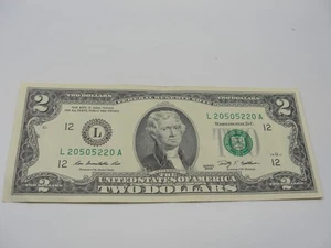 2009 TWO DOLLAR BILL WITH UNIQUE SERIAL NUMBER Z2672 - Picture 1 of 3