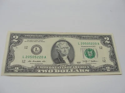 2009 TWO DOLLAR BILL WITH UNIQUE SERIAL NUMBER Z2672 - Image 1 of 3