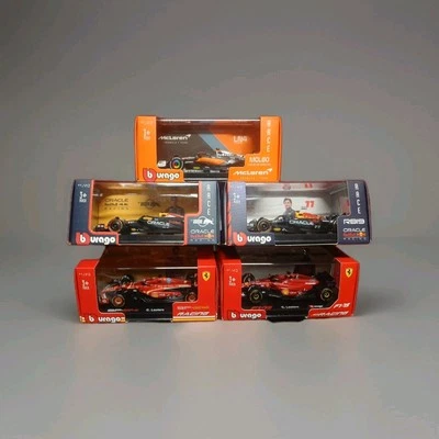 Lote de 5 estrellas de carreras Burago Fórmula 1 MCL60, RB19, SF24, F1-15 y Oracle Foto 1 de 4