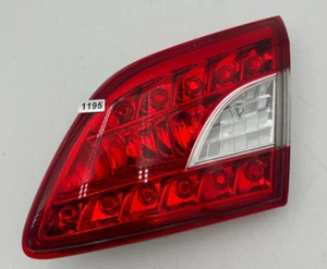 LUZ TRASERA INTERIOR LADO DERECHO PASAJERO NISSAN SENTRA 2013-2016 265503SH5A OEM - Imagen 1 de 3
