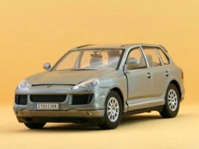 PORSCHE Cayenne - silver - MotorMax 1:24 - Immagine 1 di 2