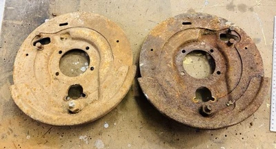 Placas de respaldo de freno de tambor trasero Pontiac Chieftain Deluxe 53-54 originales Foto 1 de 3