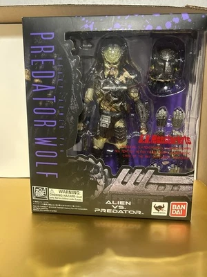 Bandai Tamashii Nations Alien VS Predator Wolf Heavy Armed VER S.H. MONSTERARTS  - Image 1 of 4