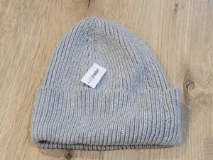 Old Navy Beanie Hat Gray Knit One Size NWT - Picture 1 of 3