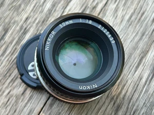 Nikon MF Nikkor 50 mm 1.8 Ai - Foto 1 di 7