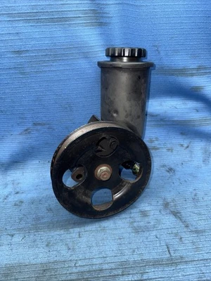 Насос гидроусилителя руля и резервуар 01–05 Lexus IS300 PS от оригинального производителя - Изображение 1 из 4