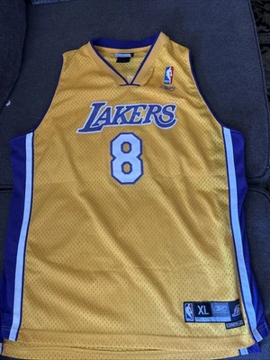 Camiseta deportiva de colección Kobe Bryant Los Angeles Lakers Reebok Swingman Gold 8 XL + 2 longitudes Foto 1 de 4