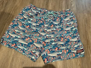 Vineyard Vines Swimming Trunks Mens Size XL Blue Pink Fish - Picture 1 of 3