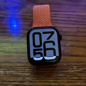 Apple Watch Series 10 noir de jais taille 8 boucle solo tressée 42 mm très bon état - Photo 1 sur 4