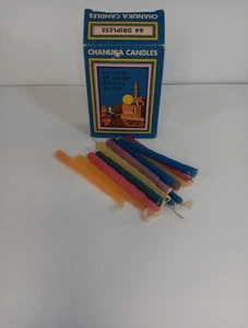 Candele vintage Chanuka Menorah 44 senza goccia nuove-scatola aperta made in Isreal NOS VINTAGE  - Foto 1 di 13