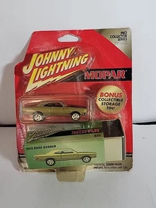 JOHNNY LIGHTNING PRO COLLECTOR SERIES 1969 Road Runner WITH COLLECTIBLE TIN New - Picture 1 of 7