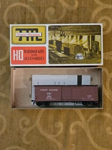 Train Master TM HO Railroad Kits 2202 40 FT Wood Box Car Union Pacific - Picture 1 of 3
